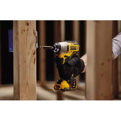 DeWALT Шурупокрут акумуляторний XR Li-Ion 12В безщітковий 8Нм 0.68кг