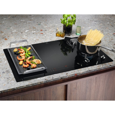 Electrolux Варильна поверхня комбінована (2 газ + 3 інд), 90см, розширена зона, чугун, чорний