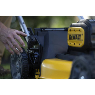 DeWALT Газонокосарка акумуляторна  2х18В акб 2х8А·год 53см 67л 25-102мм 30кг
