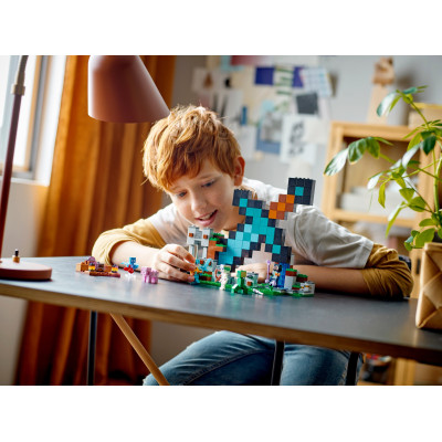 LEGO Конструктор Minecraft Форпост із мечем