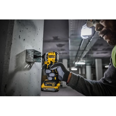 DeWALT Шурупокрут ударний аккумуляторний XR Li-Ion 18В безщітковий PowerStack 1х1.7А·рік 206 Нм 3250об·хв 3800уд/хв кейс і ЗП 0.95кг DeWALT Шурупокрут ударний аккумуляторний XR Li-Ion 18В безщітковий PowerStack 1х1.7А·рік 206 Нм 3250об·хв 3800уд/хв кейс і ЗП 0.95кг