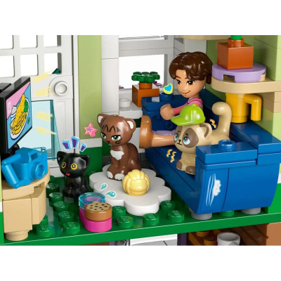 LEGO Конструктор LEGO Friends Хартлейк-Сіті. Квартири і крамниці