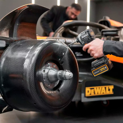DeWALT Шурупокрут ударний аккумуляторний XR Li-Ion 18В акб 2х4А·рік 205Нм 3250об/хв 3800уд/хв кейс TSTAK, ЗП 1.0кг DeWALT Шурупокрут ударний аккумуляторний XR Li-Ion 18В акб 2х4А·рік 205Нм 3250об/хв 3800уд/хв кейс TSTAK, ЗП 1.0кг