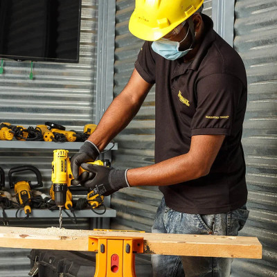 DeWALT Шурупокрут-дриль акумуляторний XR Li-Ion 18В 95Нм 450-2000об/хв кейс, ЗП 1.5кг без АКБ та ЗП