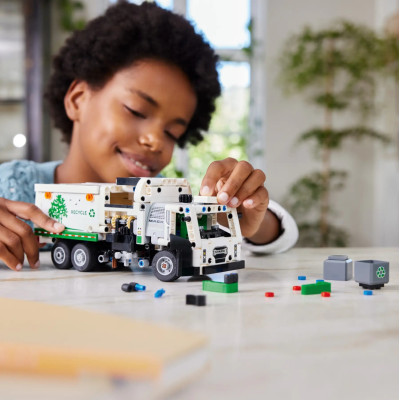 LEGO Конструктор LEGO Technic Сміттєвоз Mack® LR Electric LEGO Конструктор LEGO Technic Сміттєвоз Mack® LR Electric