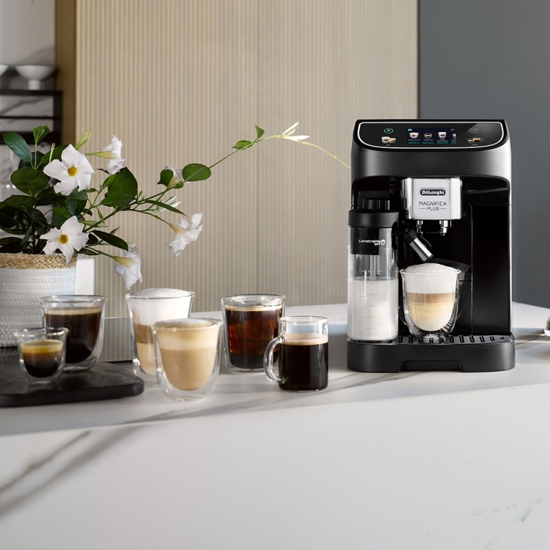 Delonghi Кавомашина Magnifica Plus, 1.8л, зерно+мелена, автомат.капуч, дисплей, авторецептів -15, чорний