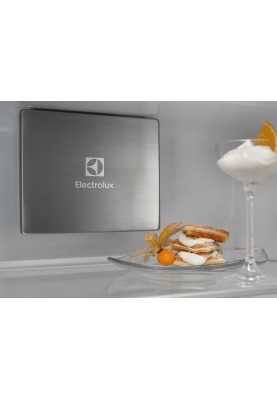 Electrolux Холодильник вбудований з нижн. мороз., 188x70х55, холод.відд.-286л, мороз.відд.-65л, 2дв., А++, Combi, інв., диспл внутр., зона св-ті, білий