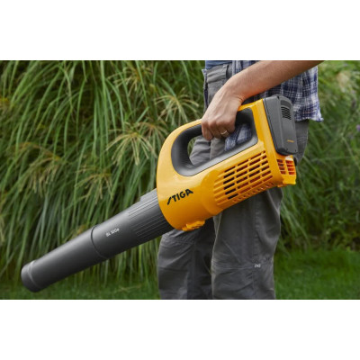 Stiga Повітродув садовий акумуляторний BL100eKit 20В акб 1х4А·год 540м?/год 13000об/хв ЗП 1.74кг