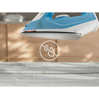 Electrolux Утюг, 2300Вт, 250мл, паровий удар 110гр, керам. підошва, синє-білий