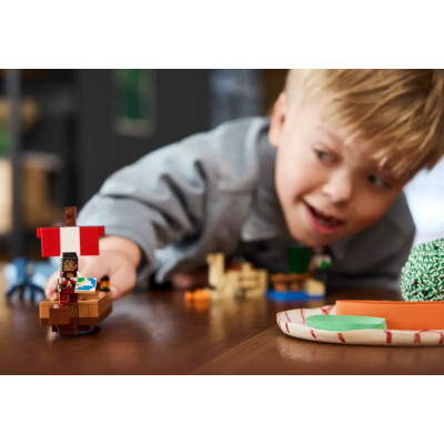 LEGO Конструктор Minecraft Подорож на піратському кораблі