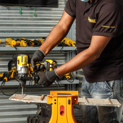 DeWALT Шурупокрут-дриль акумуляторний XR Li-Ion 18В 95Нм 450-2000об/хв кейс, ЗП 1.5кг без АКБ та ЗП
