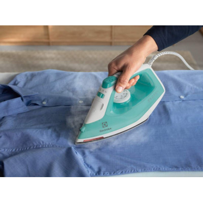 Electrolux Праска, 2200Вт, 250мл, паровий удар 90гр, нерж. сталь, зелено-білий Electrolux Праска, 2200Вт, 250мл, паровий удар 90гр, нерж. сталь, зелено-білий