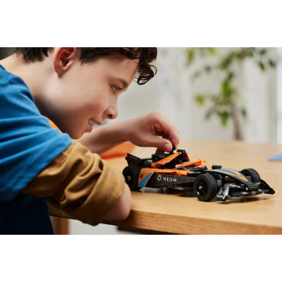 LEGO Конструктор Technic Автомобіль для перегонів NEOM McLaren Formula E