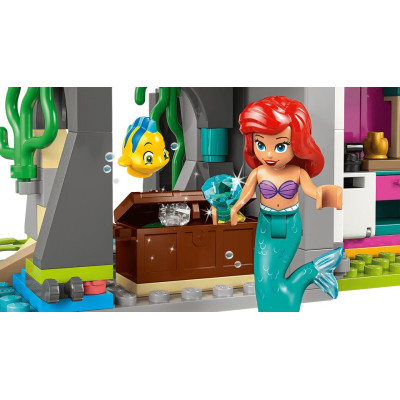 LEGO Конструктор LEGO Disney Princess Замок принцеси та королівські улюбленці