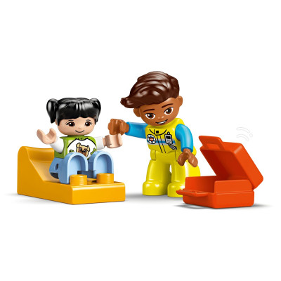 LEGO Конструктор LEGO DUPLO Town Швидка допомога та водій LEGO Конструктор LEGO DUPLO Town Швидка допомога та водій