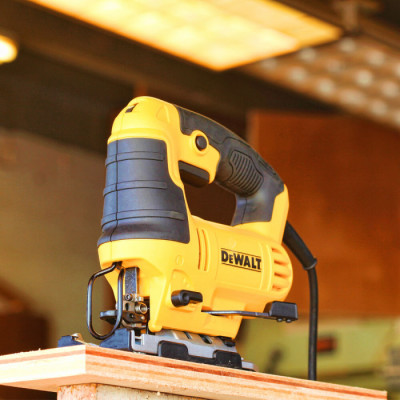 DeWALT Лобзик 650Вт 500-3200кол/хв хід 24мм 2.4кг
