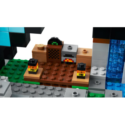 LEGO Конструктор Minecraft Форпост із мечем