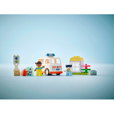 LEGO Конструктор LEGO DUPLO Town Швидка допомога та водій LEGO Конструктор LEGO DUPLO Town Швидка допомога та водій
