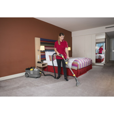 Karcher Пилосос професійний миючий Puzzi 10/2 Adv, 1250Вт, 254мБар, контейнер 10/9л, 11.5кг Karcher Пилосос професійний миючий Puzzi 10/2 Adv, 1250Вт, 254мБар, контейнер 10/9л, 11.5кг