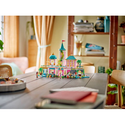 LEGO Конструктор LEGO Disney Princess Замок принцеси та королівські улюбленці