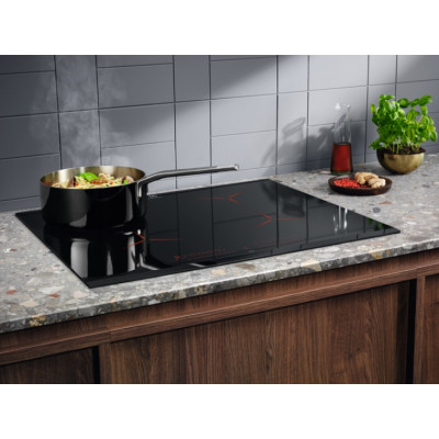 Electrolux Варильна поверхня індукційна, 60см, розширена зона, Hob2Hood, чорний Electrolux Варильна поверхня індукційна, 60см, розширена зона, Hob2Hood, чорний
