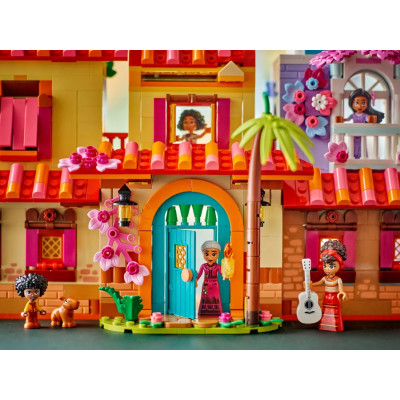 LEGO Конструктор Disney Чарівний будинок Мадрігал