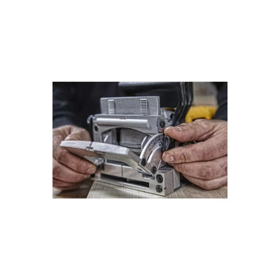 DeWALT Фрезер ламельний 600Вт 10000об/хв 100мм кейс 3.0кг