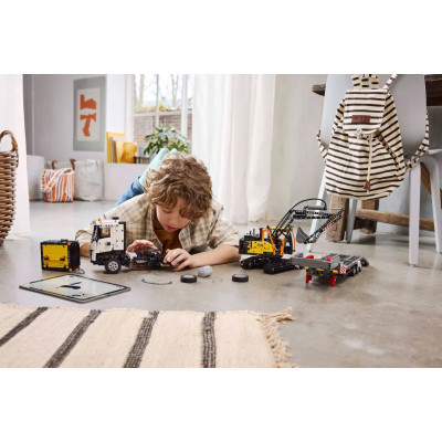LEGO Конструктор Technic Вантажівка Volvo FMX та Електричний екскаватор EC230