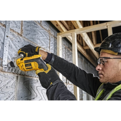 DeWALT Дриль ударний 701Вт 0-2800об/хв 5.2Нм 47600уд/хв патрон 13мм 1.6кг DeWALT Дриль ударний 701Вт 0-2800об/хв 5.2Нм 47600уд/хв патрон 13мм 1.6кг
