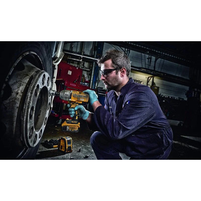 DeWALT Гайковерт ударний DeWalt XR Li-Ion 18В 950Нм 1900об/хв 240уд/хв 1/2" 2.7кг без АКБ та ЗП