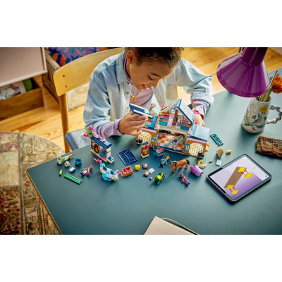 LEGO Конструктор LEGO Friends Кінна зграя та академія верхової їзди LEGO Конструктор LEGO Friends Кінна зграя та академія верхової їзди