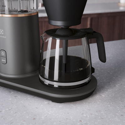 Electrolux Кавоварка крапельна, 1,25л, мелена, чорний