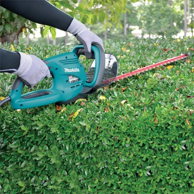 Makita Кущоріз UH5570 електричний, 550 Вт, 3кг, 550 мм