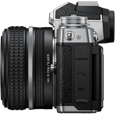 Nikon Цифр. Фотокамера Z fc + 28mm f2.8 SE Kit