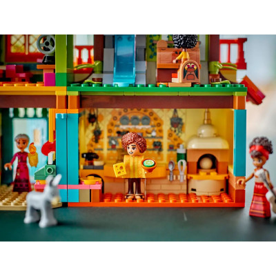 LEGO Конструктор Disney Чарівний будинок Мадрігал
