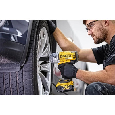 DeWALT Гайковерт ударний DeWalt XR Li-Ion 18В 950Нм 1900об/хв 240уд/хв 1/2" 2.7кг без АКБ та ЗП