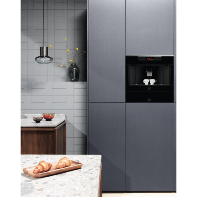 Electrolux Кавомашина вбудована, 2,5л, зерно+мелена, автомат.капуч, дисплей, сернор.керування, підсвітка, чорний