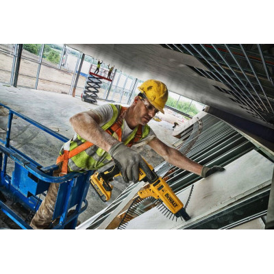 DeWALT Шурупокрут акумуляторний 18V XR Li-Ion безщітковий 30Нм 4400об·хв 1.08кг без АКБ і ЗП