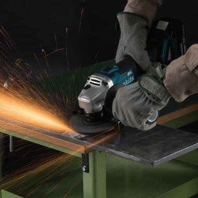 Makita DGA 504 Z