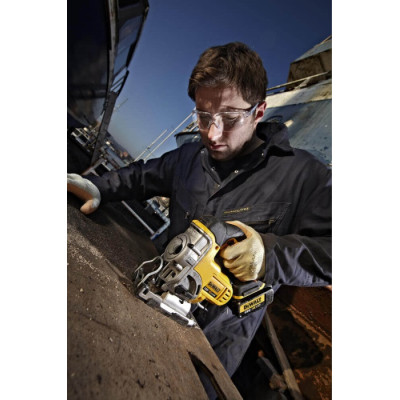DeWALT Лобзик акумуляторний 18.0В XR 3000кол/хв хід 26мм 2.3кг без АКБ та ЗП DeWALT Лобзик акумуляторний 18.0В XR 3000кол/хв хід 26мм 2.3кг без АКБ та ЗП