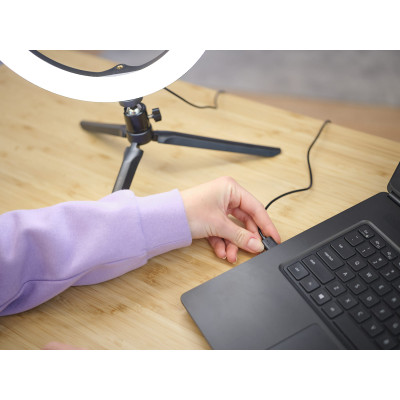 Trust Комплект для стримінгу Maku+ 2-in-1 Streaming Kit, зелений фон та кільцева лампа Trust Комплект для стримінгу Maku+ 2-in-1 Streaming Kit, зелений фон та кільцева лампа
