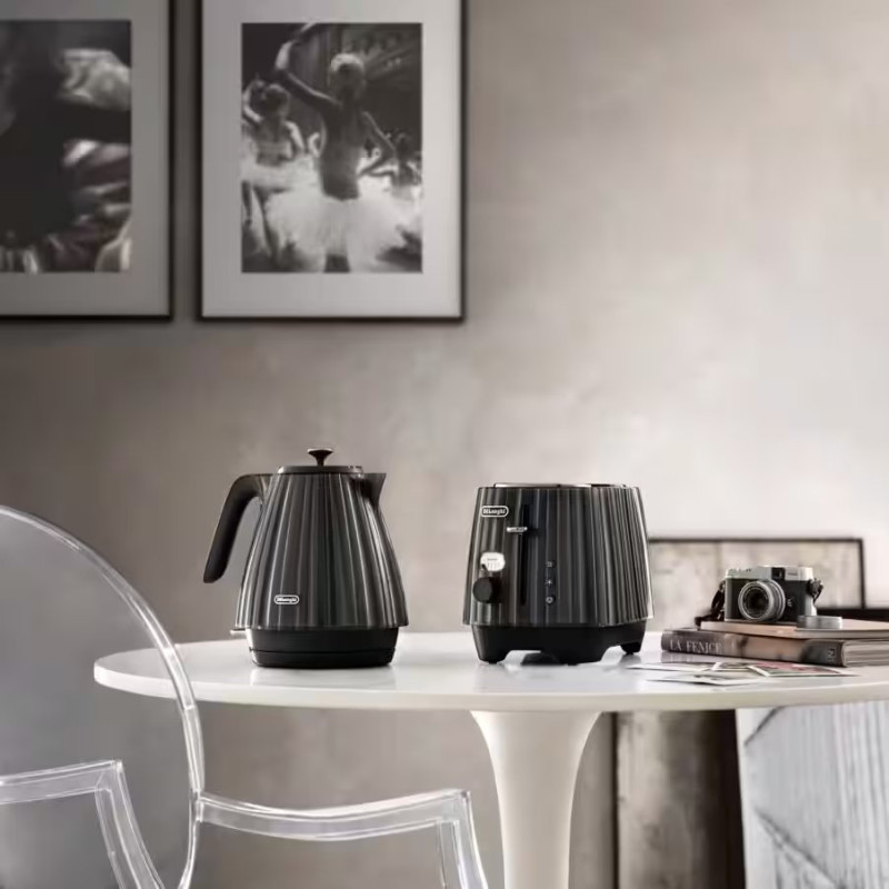 Delonghi Електрочайник Ballerina, 1.7л, Strix, пластик, чорний
