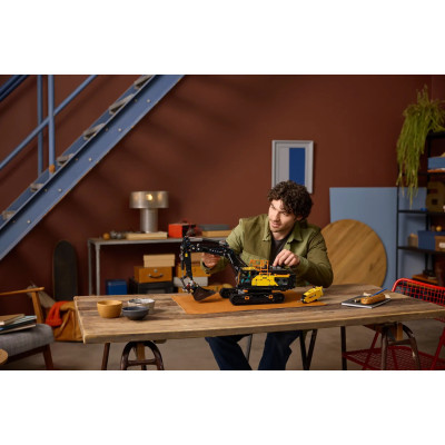 LEGO Конструктор Technic Екскаватор Volvo EC500 Hybrid