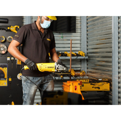DeWALT Шліфмашина кутова DeWalt 2200Вт 230мм 6600об/хв 5.2кг DeWALT Шліфмашина кутова DeWalt 2200Вт 230мм 6600об/хв 5.2кг