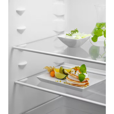 Electrolux Холодильна камера Electrolux вбудована, 177x55х55, 310л, E, ST, інв., білий