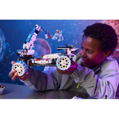 LEGO Конструктор Technic Місяцехід Lunar Outpost. Космічний корабель