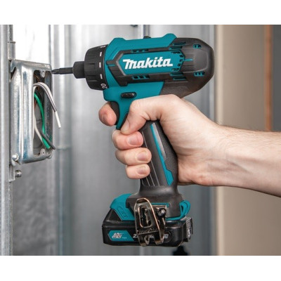 Makita Шуруповерт-дриль DF033DZ, акум, 10.8В, CXT, 0-450/0-1700 об/хв, 30/14Нм, 0.8кг, SOLO