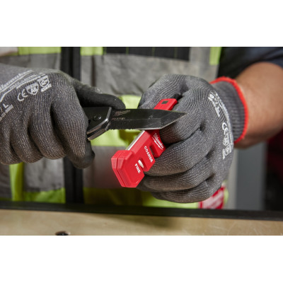 Milwaukee Точилка для ножів і ножиць, 54х195х38мм, 2 етапи заточування, ABS-пластик