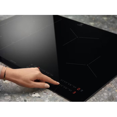 Electrolux Варильна поверхня індукційна, 60см, розширена зона, чорний Electrolux Варильна поверхня індукційна, 60см, розширена зона, чорний