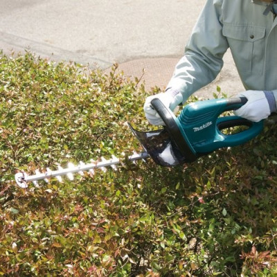 Makita UH4570